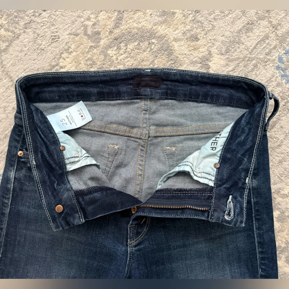 MOTHER Denim Looker Crop Jeans - On the Edge - Picture 11 of 11